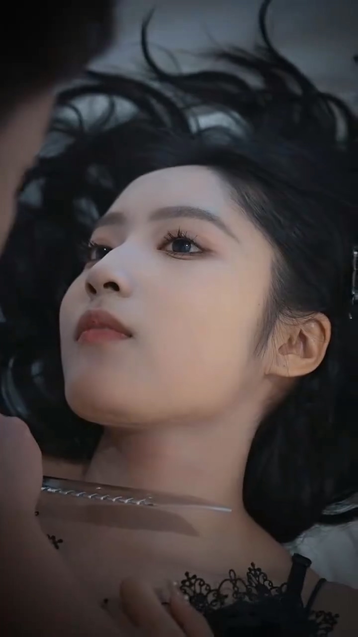 我的名门女总裁封面图